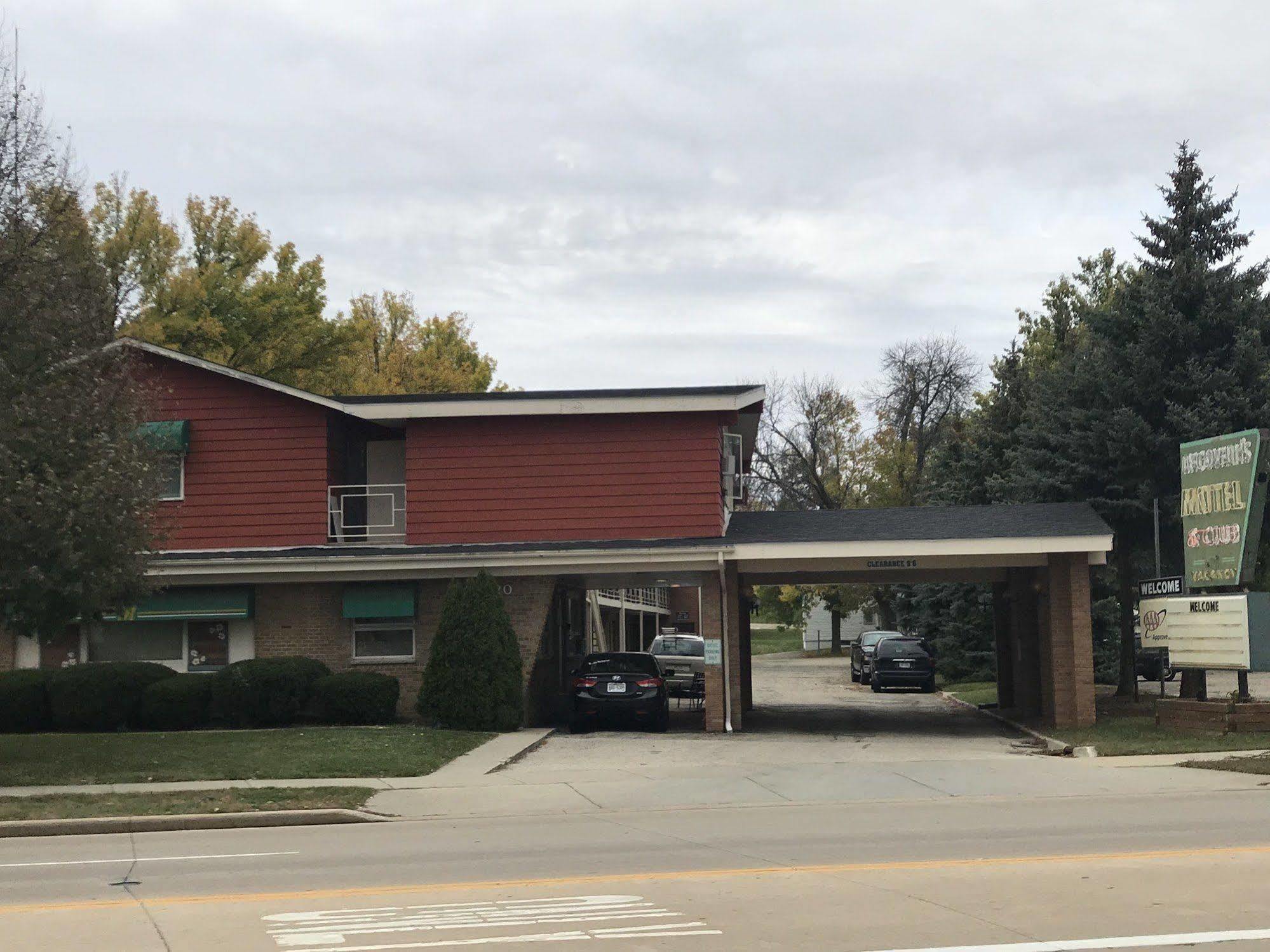 Mcgovern'S Motel And Suites Sun Prairie Exterior photo